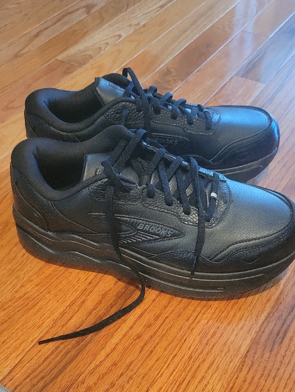 Brooks Ghost Max Men's Leather Sneakers 10.5